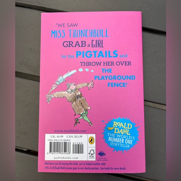 TWO CLASSIC ROALD DAHL SOFTCOVER NOVELS - Picture 6 of 11